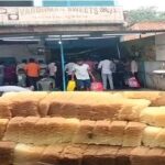 Singrauli News – त्योहारों में शुद्धता के दावे फेल — सिंगरौली के वर्धमान स्वीट्स, बरगवां में मिठाइयों में मिली मरी मख्खियाँ और गंदगी