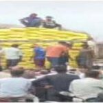 Singrauli News – सरई बाजार में ट्रक से महंगे दाम पर बिक रहा था यूरिया, 900 बोरी जब्त