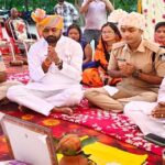 Singrauli News विजयदशमी पर बरगवां थाने में शस्त्र पूजन, विधायक और पुलिस अधिकारियों ने की विधिवत पूजा