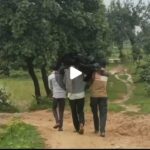 एंबुलेंस घर तक नहीं पहुंची, कंधों पर शव लेकर घर पहुंचे लोग; सिंगरौली के विकास और स्वास्थ्य व्यवस्था की खुली पोल